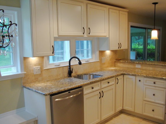 Beautiful Creme Kitchen Remodel Ideas